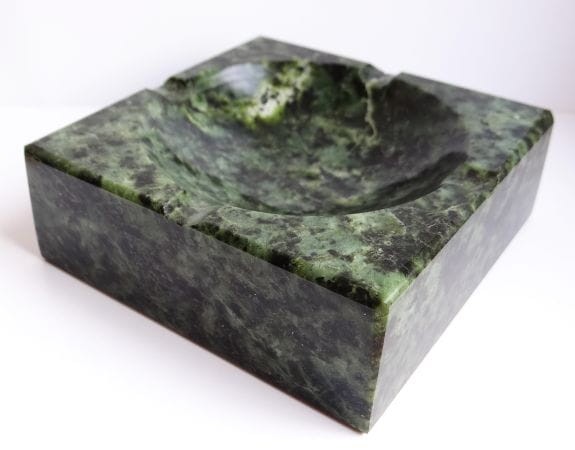 serpentynit popielniczka z kamienia.jpg