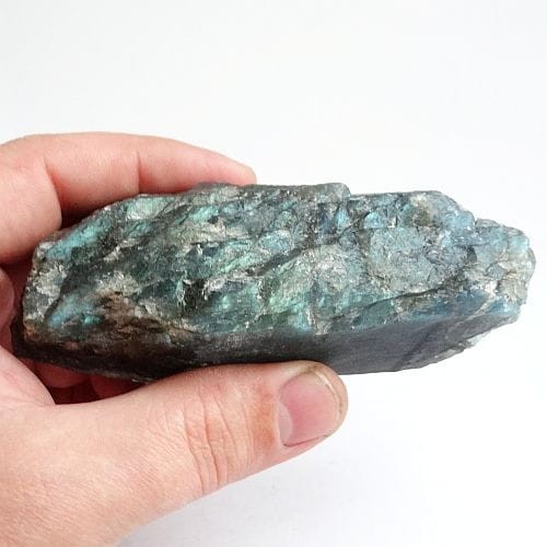 naturalny minerał labradoryt.jpg
