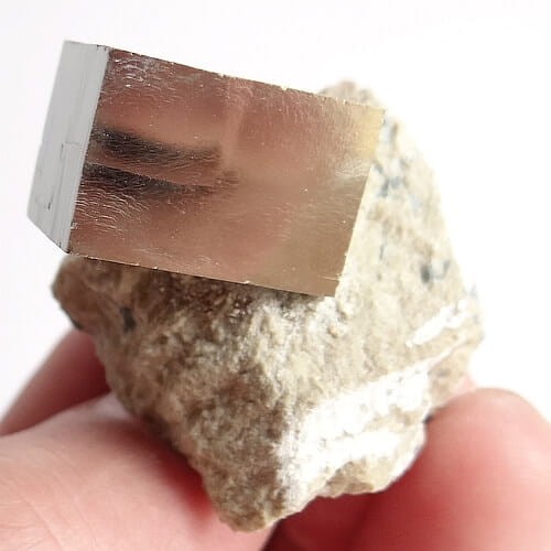 naturalny piryt kryształ.jpg