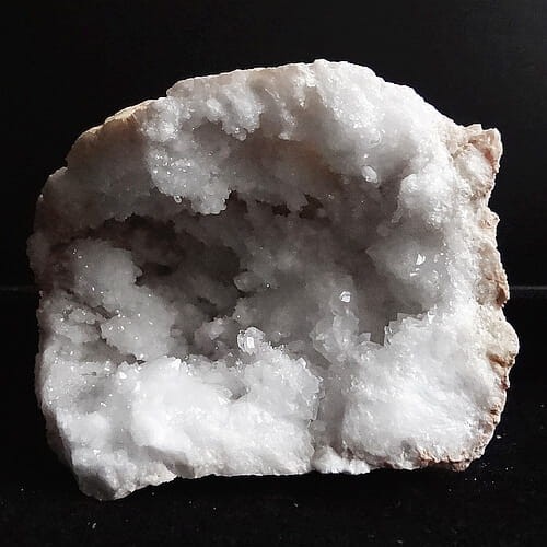 naturalna duża geoda kwarcowa.jpg