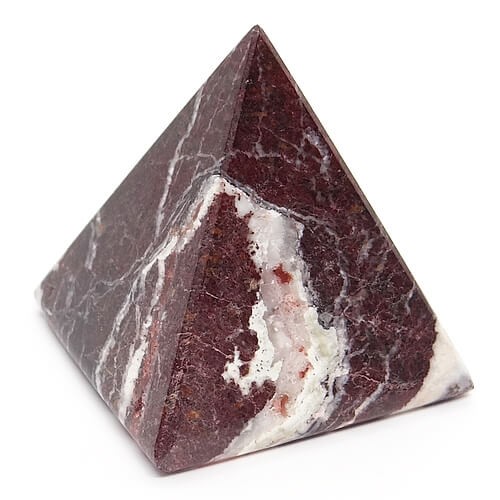 piramida z naturalnego kamienia.jpg