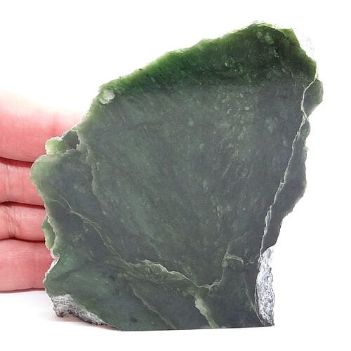 oszlifowany naturalny nefryt.jpg