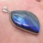 wisiorek z kamieniem labradoryt.jpg
