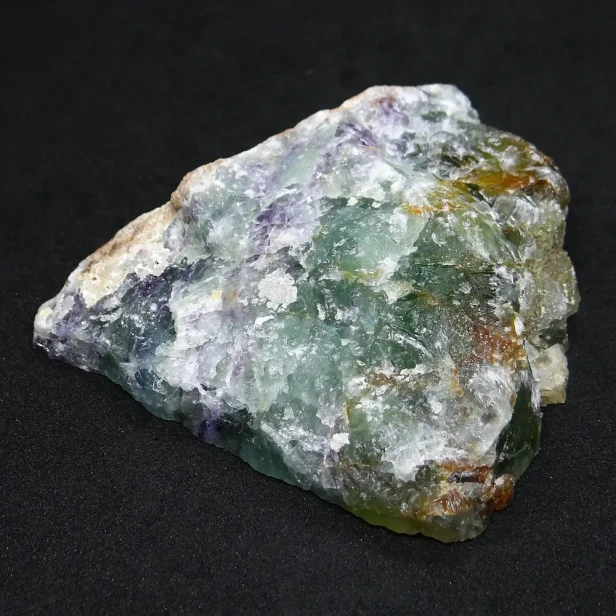 duży naturalny fluoryt tęczowy.webp