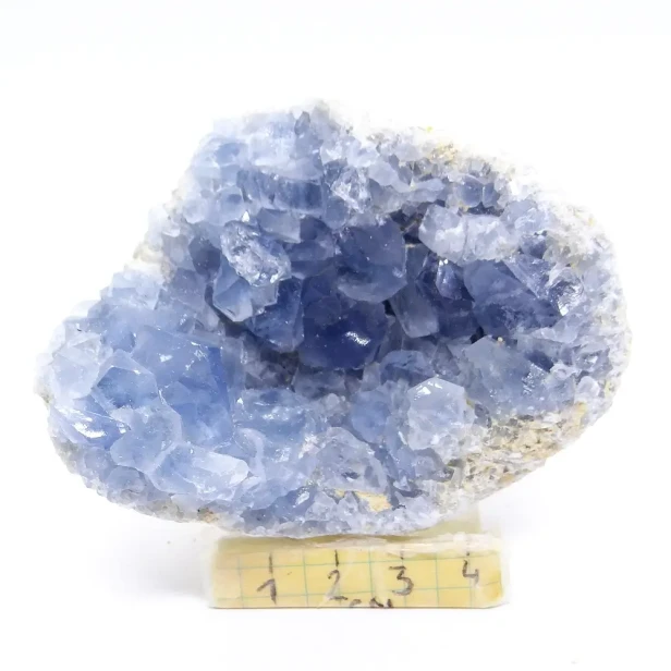 celestyn naturalny minerał.webp