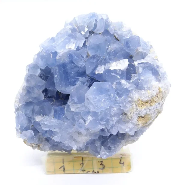 celestyn naturalny minerał.webp