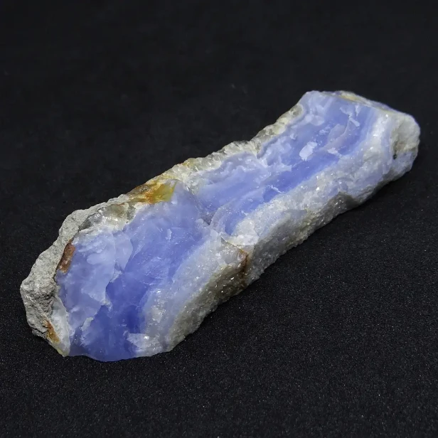chalcedon niebieski surowy kawałek.webp