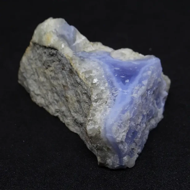 chalcedon niebieski surowy kawałek.webp