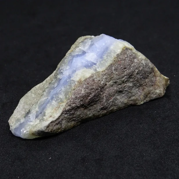 chalcedon niebieski surowy kawałek.webp