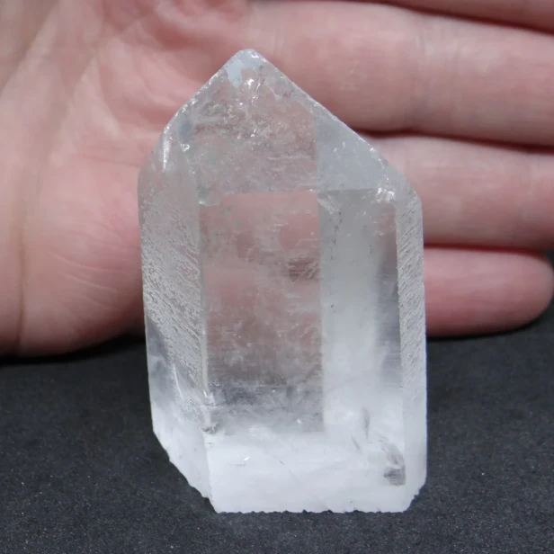 naturalny kryształ górski.webp