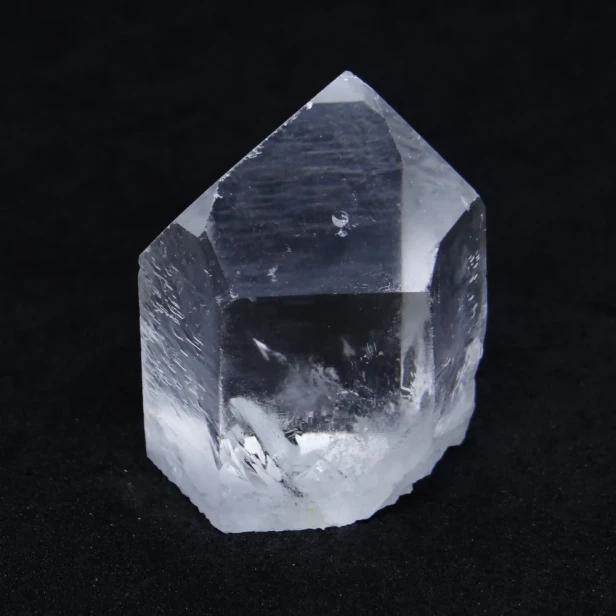 naturalny kryształ górski.webp