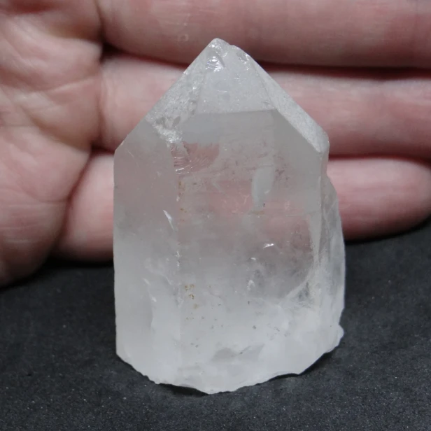naturalny kryształ górski.webp
