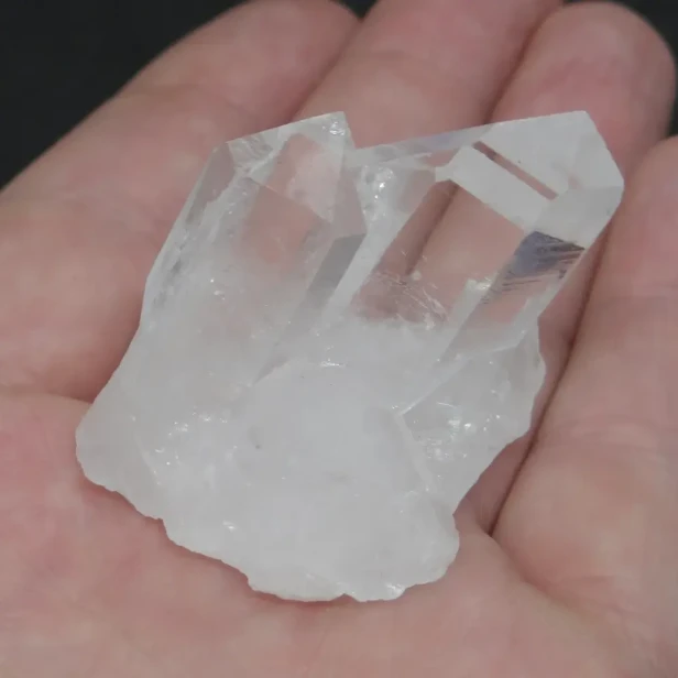 naturalny kryształ górski szczotka.webp