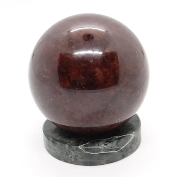 granat kula z kamienia.webp
