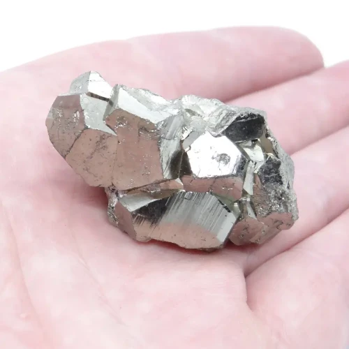 piryt błyszczące kryształy.webp