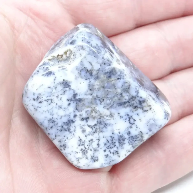 opal mszysty polerowana bryłka.webp