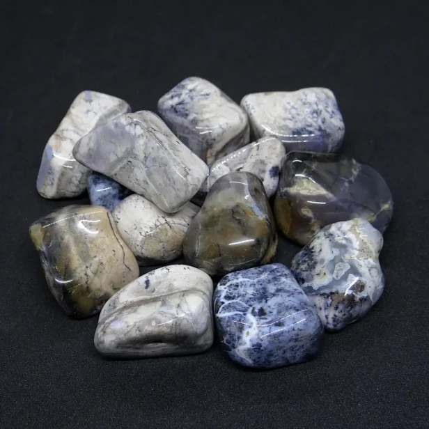 opal dendrytowy duża oszlifowana bryłka.webp