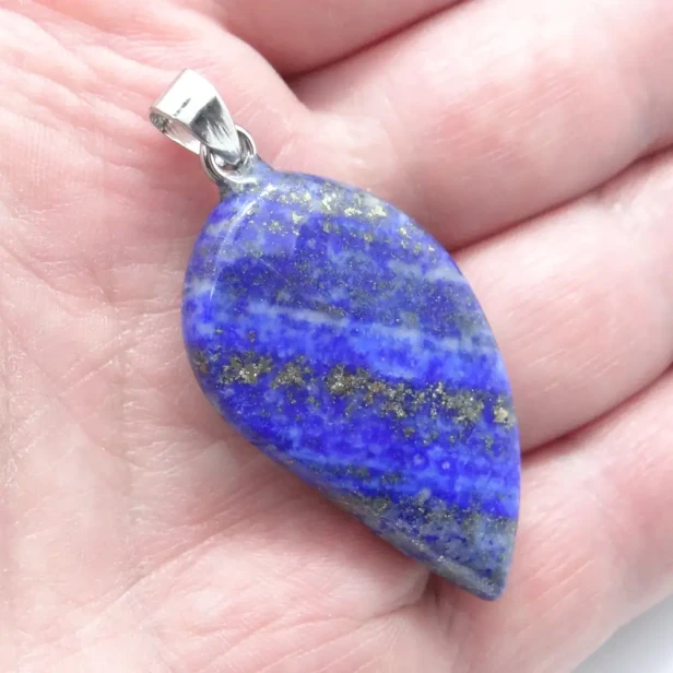 lapis lazuli wisiorek z kamieniem.webp