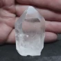 naturalny stojący kryształ górski.webp