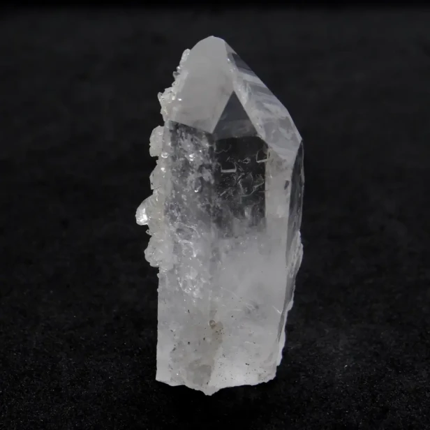 naturalny kryształ górski.webp