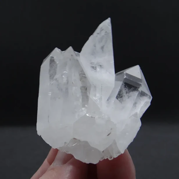 naturalny kryształ górski.webp