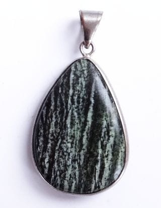 wisiorek zawieszka serpentynit.jpg